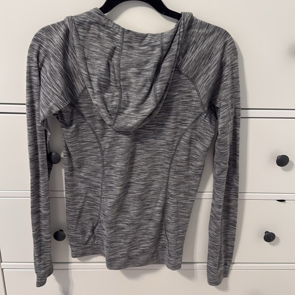 Workout top - Picture 2 of 2